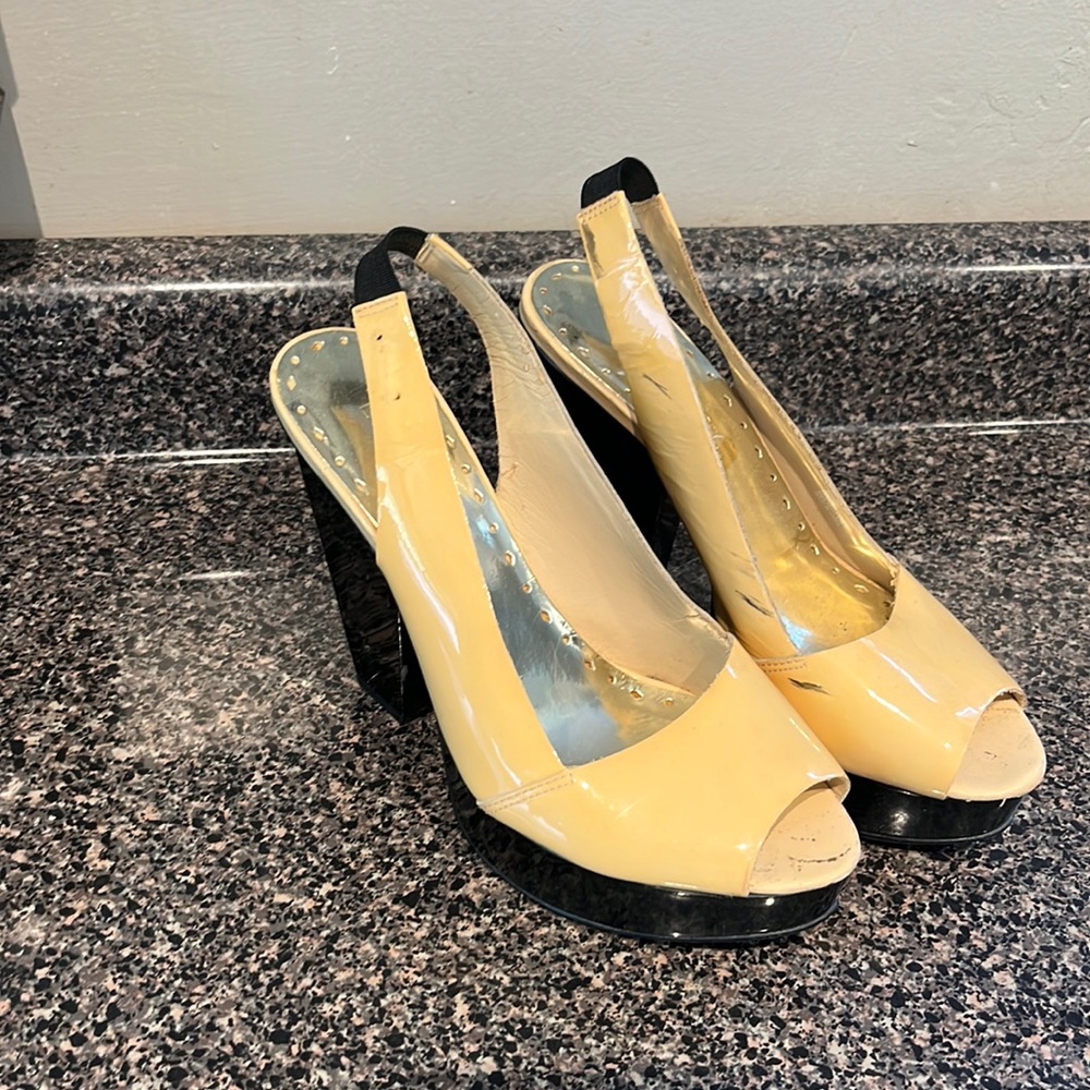 BCBG wedge heals